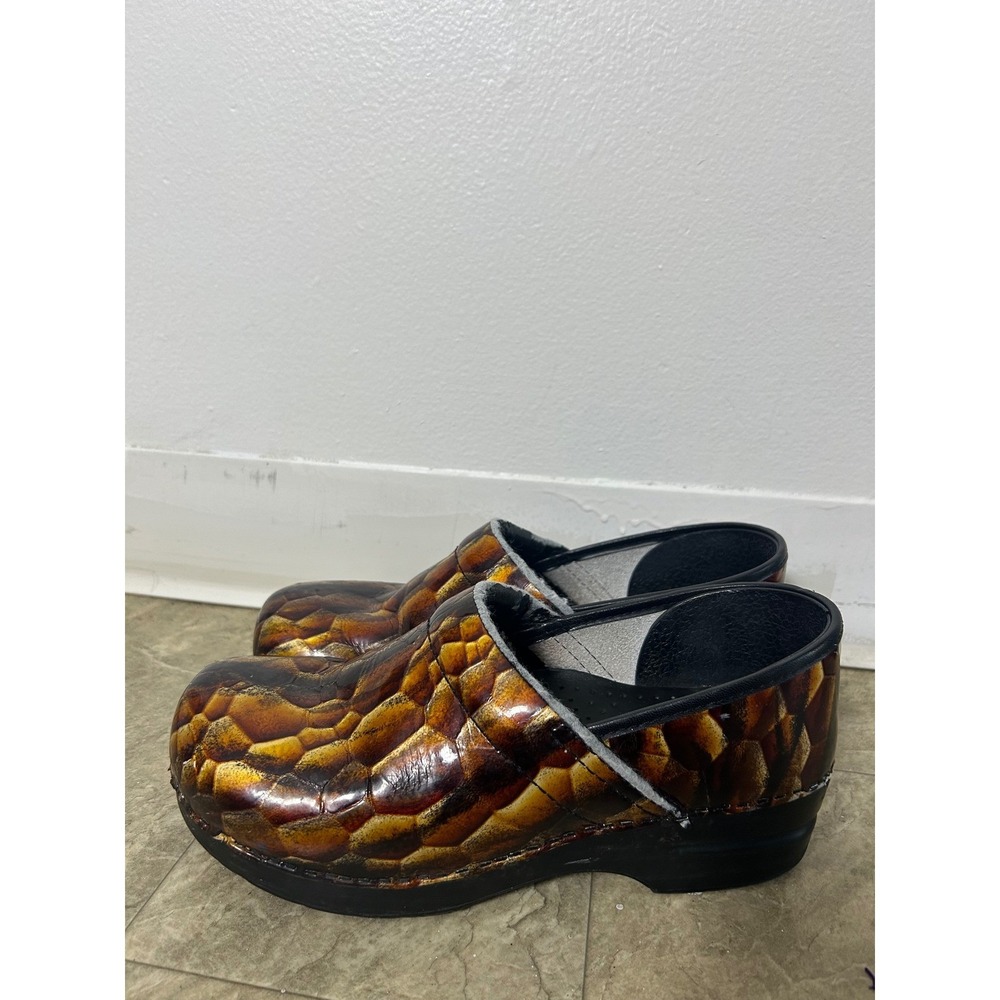 y2k Dansko Womens Brown Snake Embossed Patent Leather Clogs Size 41 - Picture 5 of 9